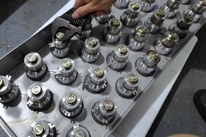 超聲波換能器的粘接對(duì)超聲波清洗效果的影響