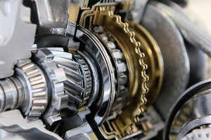 汽修用超聲波清洗機(jī)，輕松洗凈汽車發(fā)動(dòng)機(jī)上面的油污和積碳