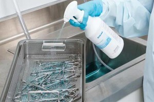 超聲波清洗機(jī)用什么清洗劑？放多少水合適？